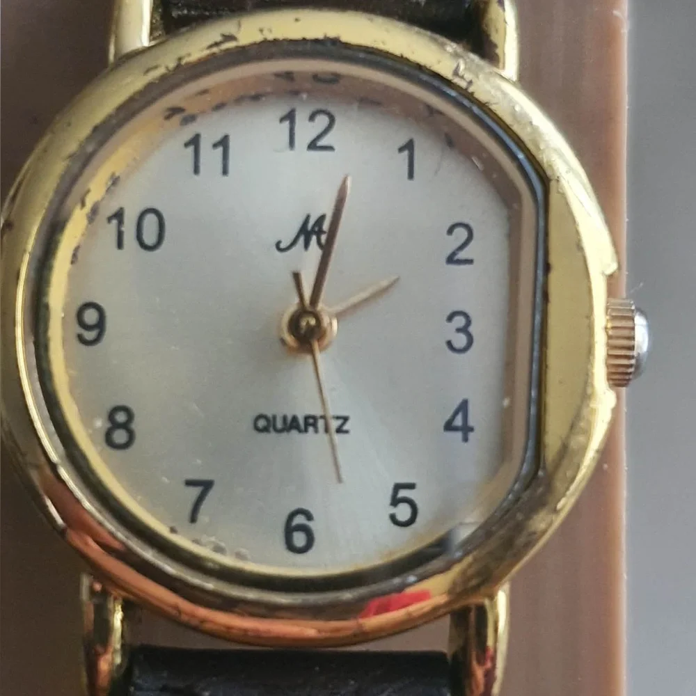 🦋10/$20🦋 M Goldtone Leather Women's Watch